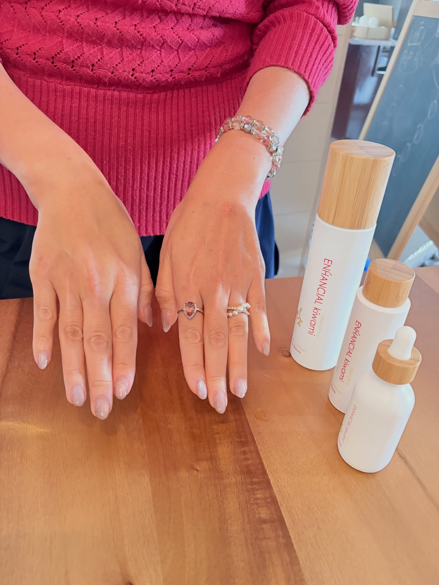 お客様の声
塩洞窟マッサージを体験されました。
施術後呼吸を吸う深さを感じなんだか良く見えるようになってスッキリしたとの事です。
目元がスッキリ印象です。
シーラン化粧品極の体験もされ一目瞭然肌の白さにビックリされていました。
元々きめの細かい肌質でもすごい威力を発揮した極
自分へのご褒美大切ですね
遠方からのご来店ありがとうございました。
#SALT’N BASE
＃コスメ
＃スキンケア
＃肌荒れ
＃アトピー